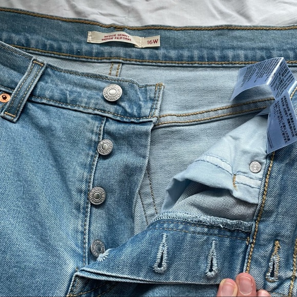 NWOT Levi's Wedgie Skinny Jeans Light Wash 16W Raw Hem - Picture 6 of 13